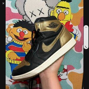 Black and Gold Series Nike Jordan 1